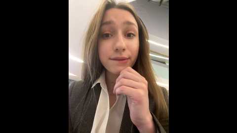 Media: lia__love Stripchat 2024-12-04 14:36:00