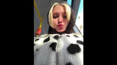 Media: milkyy_wway Stripchat 2024-12-04 09:50:00