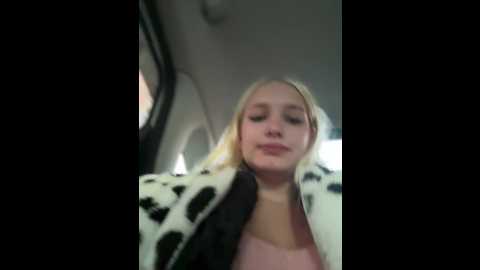 Media: milkyy_wway Stripchat 2024-12-04 12:17:00