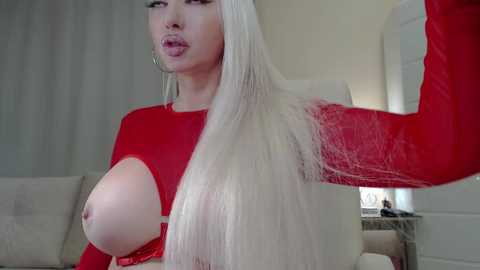 Media: tremendous_blondie Stripchat 2024-12-04 08:44:00