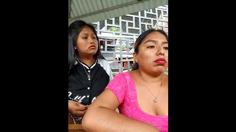 Media: karol_kamila19 Stripchat 2024-12-05 16:44:00