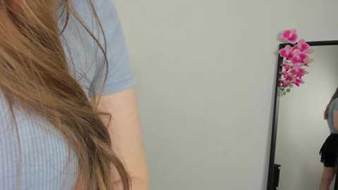 Media: lilly_colins Stripchat 2024-12-05 19:30:00
