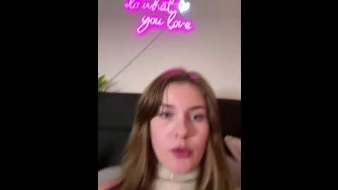 Media: maribelriver Stripchat 2024-12-05 18:18:00