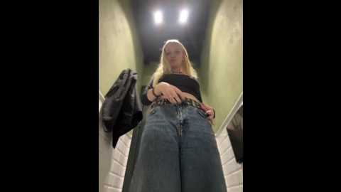 Media: milkyy_wway Stripchat 2024-12-05 10:54:00
