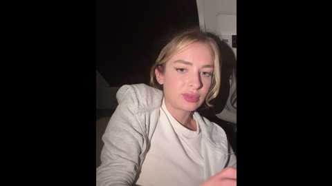 Media: evieevans Stripchat 2024-12-06 01:55:00