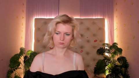 Media: lena_paulles Stripchat 2024-12-06 09:08:00