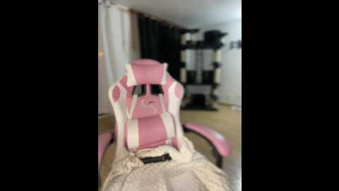 Media: miajones21 Stripchat 2024-12-06 02:43:00
