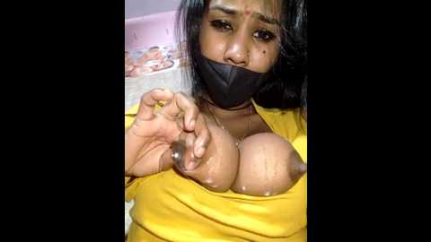 Media: roohi_sexy Stripchat 2024-12-06 14:14:00