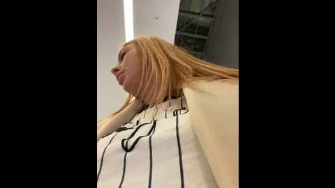 Media: sweet___emily Stripchat 2024-12-06 16:23:00