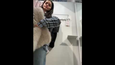 Media: angelinateller Stripchat 2024-12-07 06:33:00
