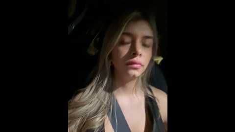 Media: carolina__star Stripchat 2024-12-07 01:53:00