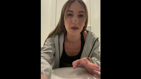 Media: lola_tentatiion Stripchat 2024-12-07 10:34:00