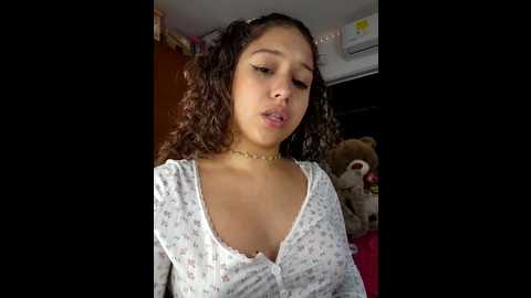 Media: shara_dreams Stripchat 2024-12-07 05:06:00
