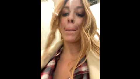 Media: sweet___emily Stripchat 2024-12-07 16:14:00