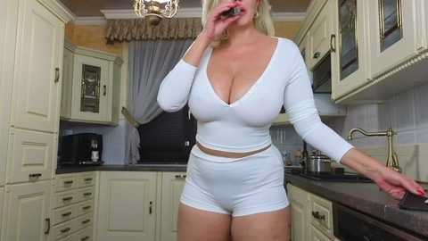Media: tunderose1 Stripchat 2024-12-07 05:56:00