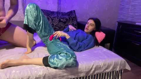 Media: _krisvanessa_ Stripchat 2024-12-08 10:46:00
