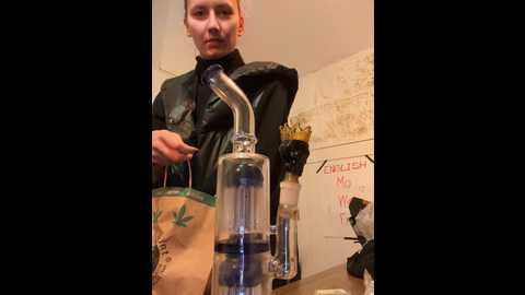 Media: cur1ouscouple420 Stripchat 2024-12-08 20:12:00