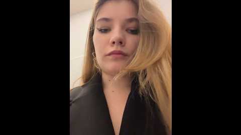 Media: holy_tereza Stripchat 2024-12-08 18:41:00