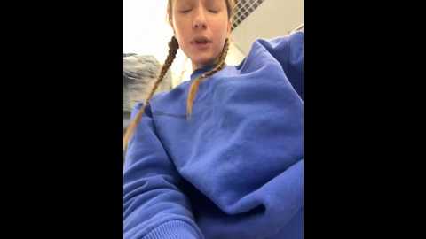 Media: lia__love Stripchat 2024-12-08 13:40:00