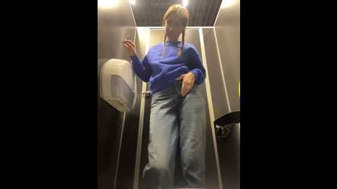 Media: lia__love Stripchat 2024-12-08 18:20:00