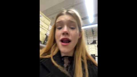 Media: honey___hot Stripchat 2024-12-09 13:59:00