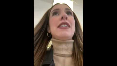 Media: lola_tentatiion Stripchat 2024-12-09 15:23:00