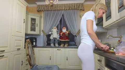 Media: tunderose1 Stripchat 2024-12-09 11:01:00