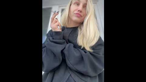 Media: adelina0001 Stripchat 2024-12-10 05:22:00