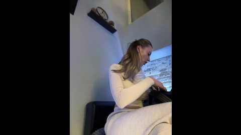 Media: jessyrey Stripchat 2024-12-10 10:21:00