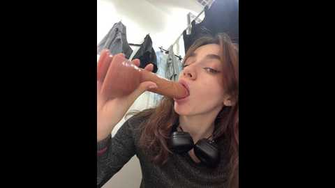 Media: lily__belle Stripchat 2024-12-10 16:43:00