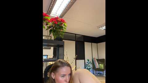 Media: emasalis Stripchat 2024-12-11 13:19:00