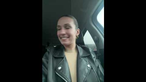 Media: lola_tentatiion Stripchat 2024-12-11 15:31:00