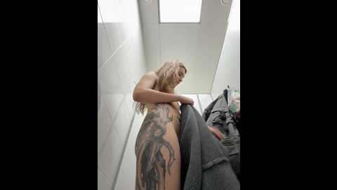 Media: cherry____pie Stripchat 2024-12-12 20:07:00