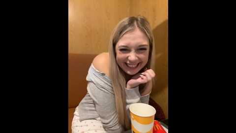 Media: cherryauroraa Stripchat 2024-12-12 21:42:00