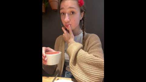 Media: lia__love Stripchat 2024-12-12 16:15:00