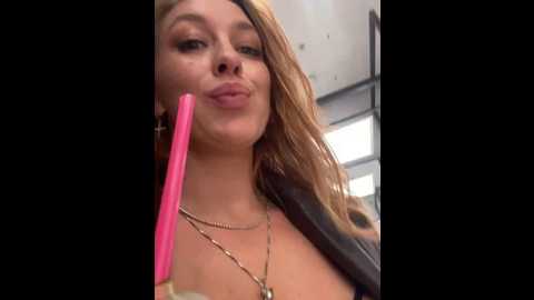 Media: sweet___emily Stripchat 2024-12-12 17:28:00
