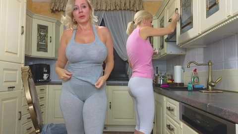 Media: tunderose1 Stripchat 2024-12-12 05:28:00