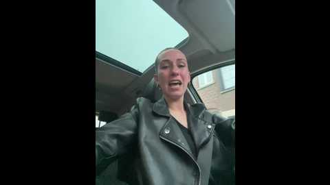 Media: lola_tentatiion Stripchat 2024-12-13 15:35:00