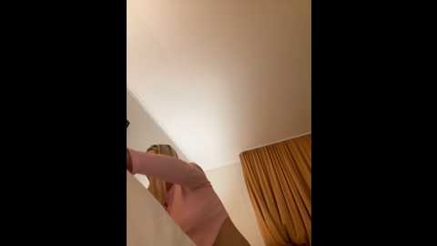 Media: streetdoll Stripchat 2024-12-13 07:58:00