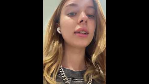 Media: enjoy_my_beauty Stripchat 2024-12-14 07:10:00