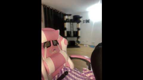 Media: miajones21 Stripchat 2024-12-14 07:08:00