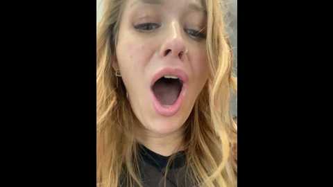 Media: sweet___emily Stripchat 2024-12-14 16:22:00