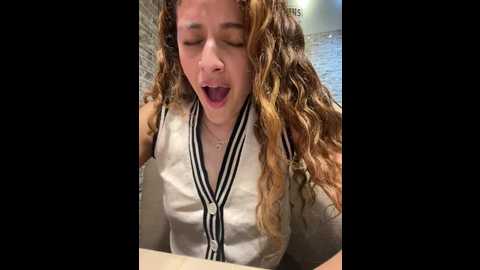 Media: alana15 Stripchat 2024-12-15 21:43:00