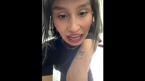 Media: bigbabykiki Stripchat 2024-12-15 14:44:00