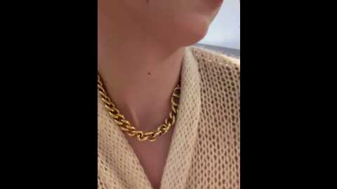 Media: hotbella_ Stripchat 2024-12-15 02:12:00