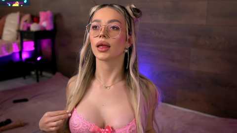 Media: kyliejoyce Stripchat 2024-12-15 01:26:00