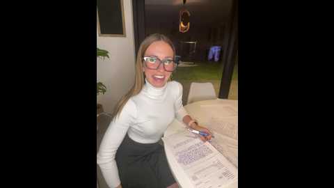 Media: lola_tentatiion Stripchat 2024-12-15 20:20:00