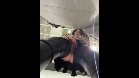 Media: wet__bunny Stripchat 2024-12-15 10:37:00