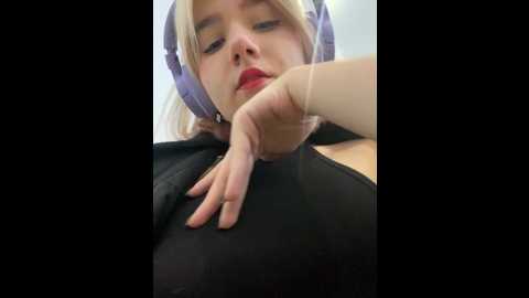 Media: baby__naughty Stripchat 2024-12-16 12:06:00