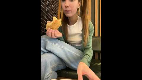 Media: lia__love Stripchat 2024-12-16 16:25:00